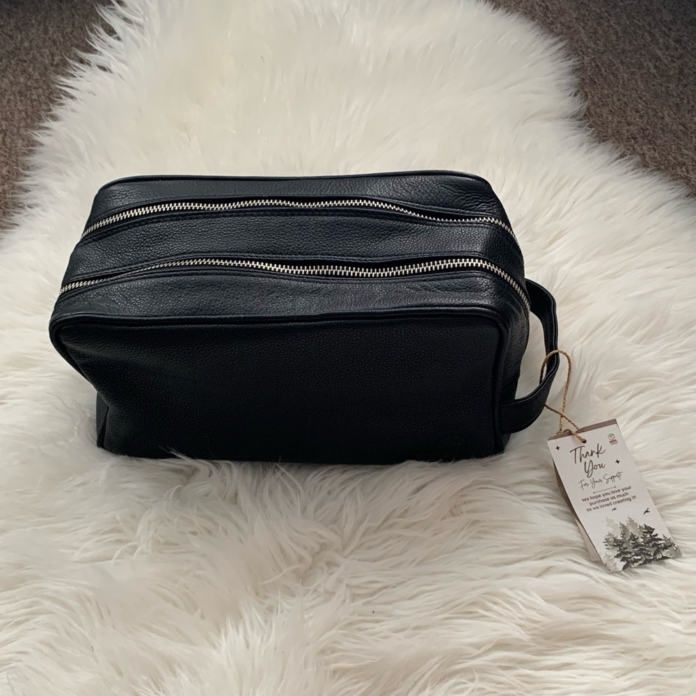 1985.NWT Rustic town toiletry bag